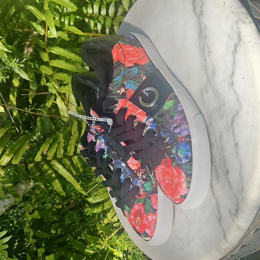 G Los Angeles Women's Size 10 sneakers